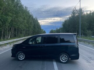 2014 Toyota Voxy III (R80), синий, 2100000 рублей, вид 3