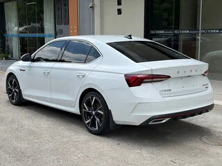 2023 Skoda Octavia IV (A8), белый, 1756069 рублей, вид 4