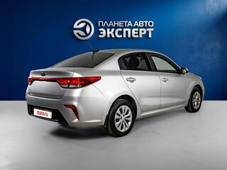 2018 Kia Rio IV, серебристый, 1345000 рублей, вид 4