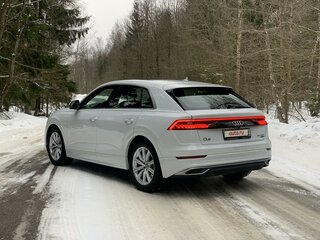 2019 Audi Q8 55 TFSI I (4M), белый, 6900000 рублей, вид 4