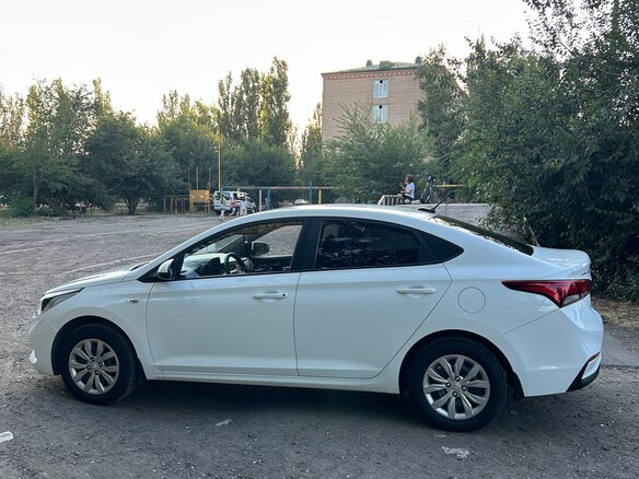 2017 Hyundai Solaris II, белый, 1270000 рублей - вид 5