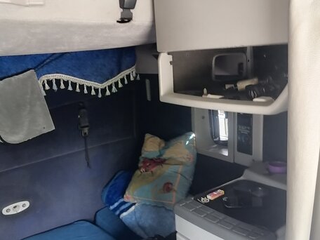 2003 Volvo VNL, белый, 1650000 рублей, вид 3