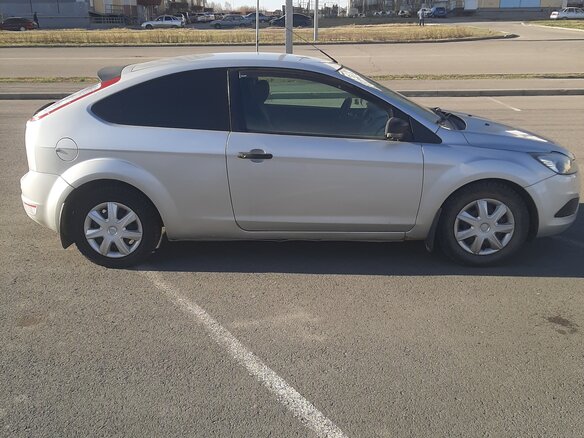 2009 Ford Focus II Рестайлинг, серебристый, 380000 рублей - вид 2