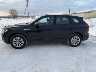 2020 Volkswagen Touareg III, синий, 4900000 рублей, вид 4