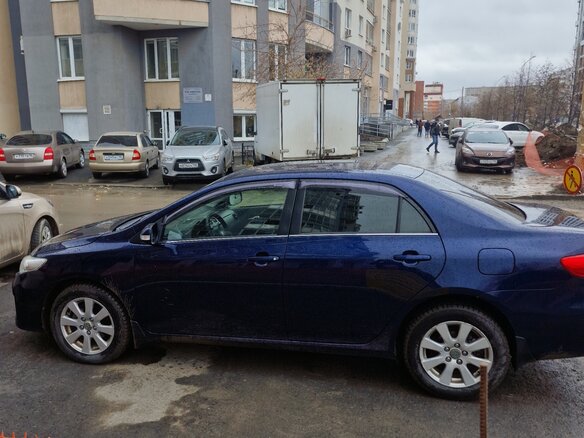 2011 Toyota Corolla X (E140, E150) Рестайлинг, синий, 1500000 рублей - вид 2