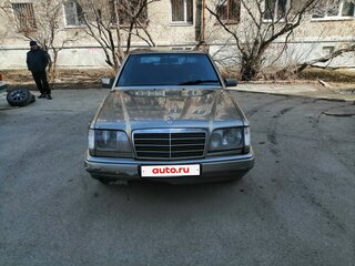 1993 Mercedes-Benz E-Класс 220 I (W124), серый, 450000 рублей, вид 1
