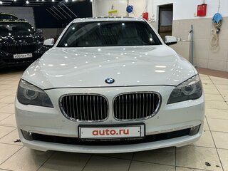 2010 BMW 7 серии 750i xDrive V (F01/F02/F04), белый, 1950000 рублей, вид 4