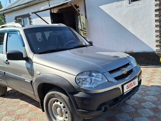 2012 Chevrolet Niva I Рестайлинг, серый, 650000 рублей, вид 2