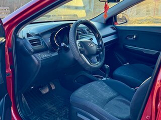 2013 Kia Rio 4-speed III, красный, 1050000 рублей, вид 3