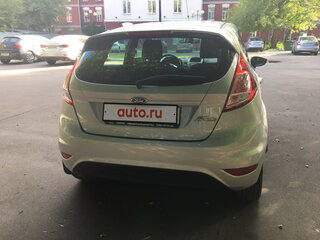 2015 Ford Fiesta Mk6 Рестайлинг, серебристый, 750000 рублей, вид 4
