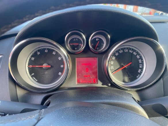 2014 Opel Astra J Рестайлинг, белый, 850000 рублей - вид 5