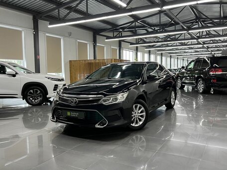 2015 Toyota Camry VII (XV50) Рестайлинг, чёрный, 1605000 рублей, вид 1