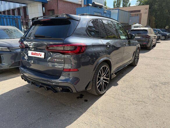 2021 BMW X5 M50d IV (G05/G18), серый, 8500000 рублей - вид 4
