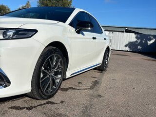 2023 Toyota Camry VIII (XV70) Рестайлинг, белый, 3800000 рублей, вид 2