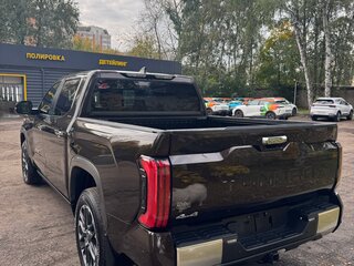 2025 Toyota Tundra CrewMax III, коричневый, 7950000 рублей, вид 5