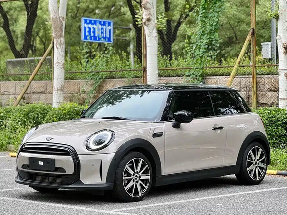 2023 Mini Hatch Cooper III (F55/F56) Рестайлинг 2, серый