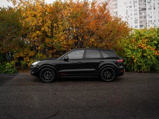 2021 Porsche Cayenne S III, чёрный, 7500000 рублей, вид 3