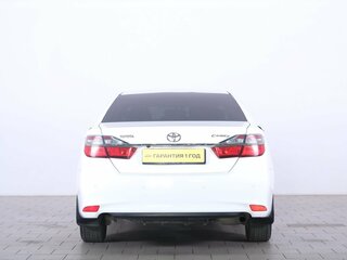 2016 Toyota Camry VII (XV50) Рестайлинг, белый, 1999000 рублей, вид 5