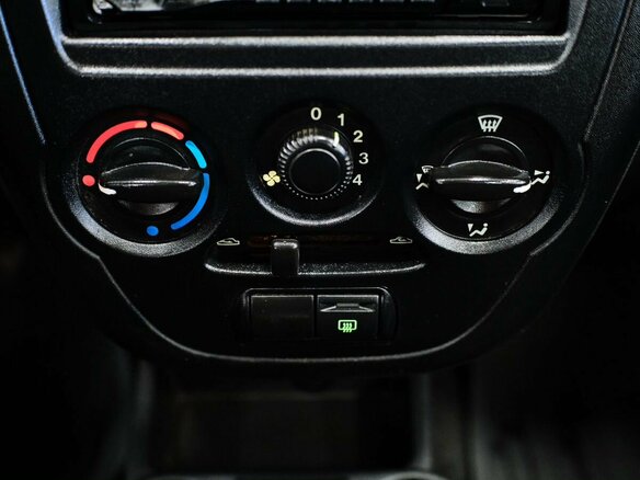 2013 Lada (ВАЗ) Granta I, белый, 375000 рублей - вид 13