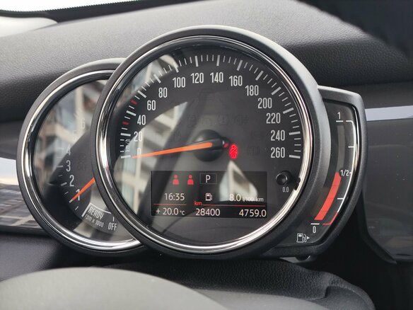 2021 Mini Hatch Cooper III (F55/F56) Рестайлинг 2, белый, 2765000 рублей - вид 11