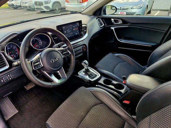 2020 Kia Ceed III, чёрный, 1820000 рублей - вид 10