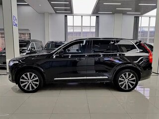 2023 Volvo XC90 II Рестайлинг 1, чёрный, 5632808 рублей, вид 3