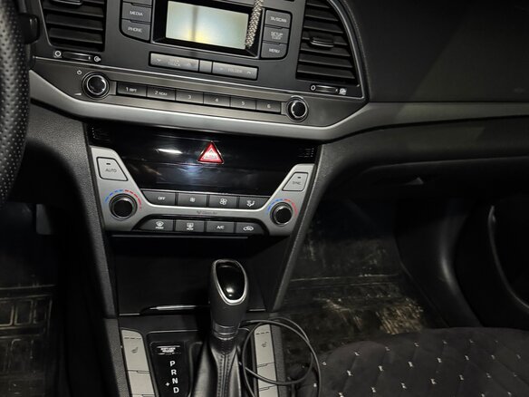 2017 Hyundai Elantra VI (AD), серый, 1250000 рублей - вид 6
