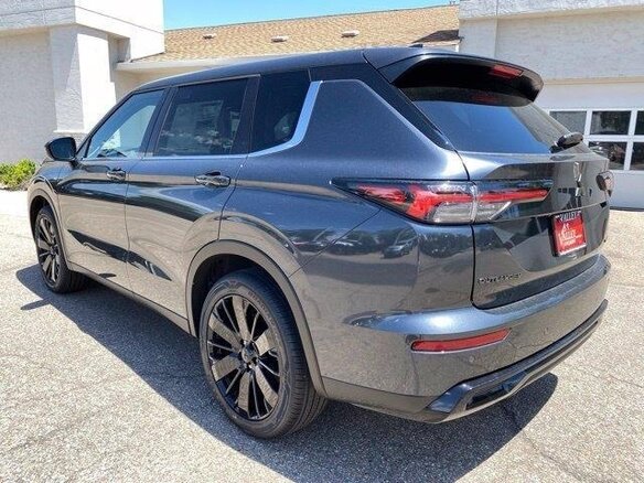 2026 Mitsubishi Outlander IV Рестайлинг, серый, 5318169 рублей - вид 1