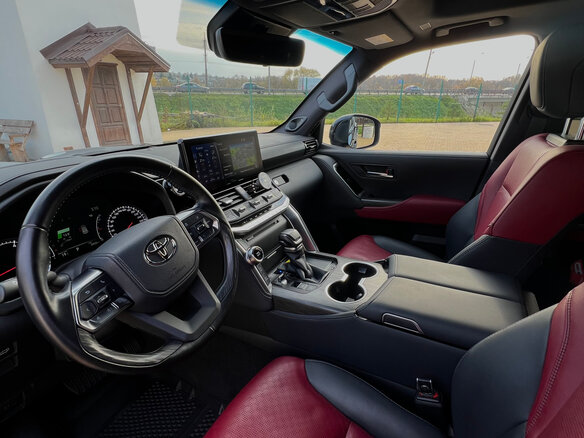 2023 Toyota Land Cruiser 300 Series, чёрный, 11150000 рублей - вид 6
