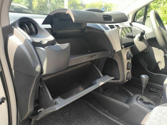 2009 Toyota Vitz II (XP90), серебристый - вид 35