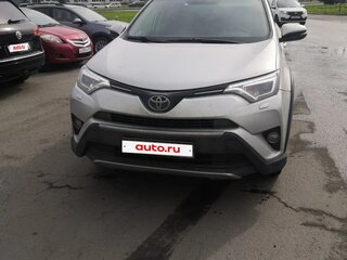 2017 Toyota RAV4 IV (XA40) Рестайлинг, серебристый, 2000000 рублей, вид 1