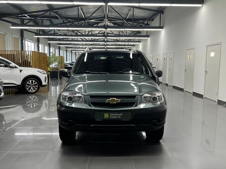 2018 Chevrolet Niva I Рестайлинг, зелёный, 995000 рублей, вид 3
