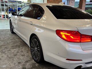 2019 BMW 5 серии 520i VII (G30/G31/G38), белый, 4200000 рублей, вид 2