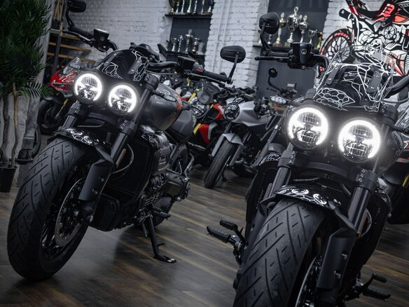2026 Triumph Rocket 3, чёрный, 3390000 рублей - вид 16