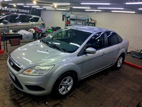 2010 Ford Focus II Рестайлинг, серебристый, 620000 рублей, вид 4