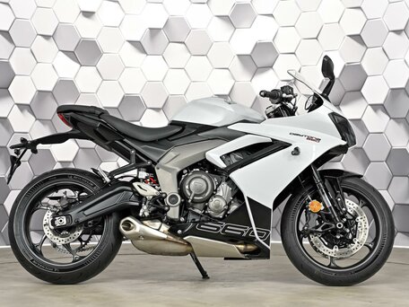 2024 Triumph Daytona 660, белый, 877000 рублей, вид 3