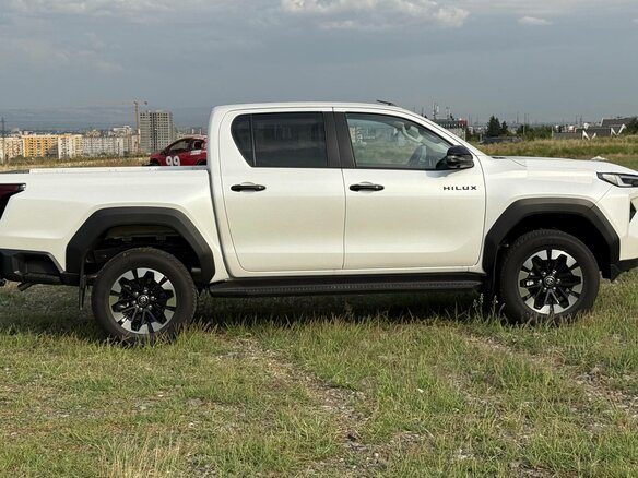 2026 Toyota Hilux VIII Рестайлинг 3, белый, 7050000 рублей - вид 4