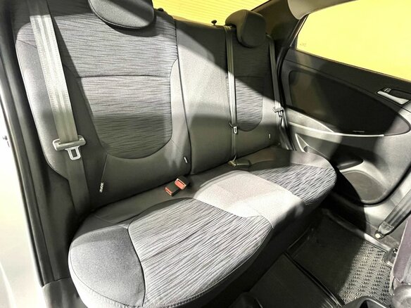 2016 Hyundai Solaris I Рестайлинг, серебристый, 1100000 рублей - вид 12