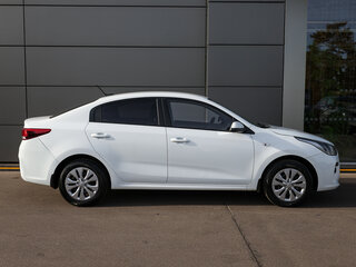 2019 Kia Rio IV, белый, 1398000 рублей, вид 4
