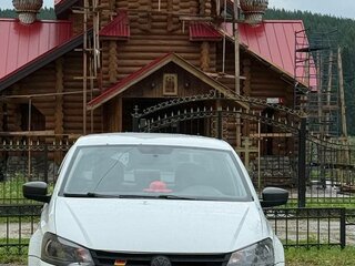2017 Volkswagen Polo V Рестайлинг, белый, 900000 рублей, вид 2
