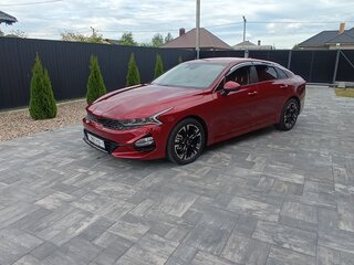 2023 Kia K5 III, красный, 1800000 рублей, вид 2