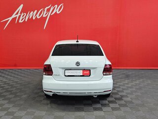 2018 Volkswagen Polo V Рестайлинг, белый, 1040000 рублей, вид 4