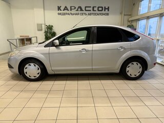 2010 Ford Focus II Рестайлинг, серебристый, 515000 рублей, вид 5