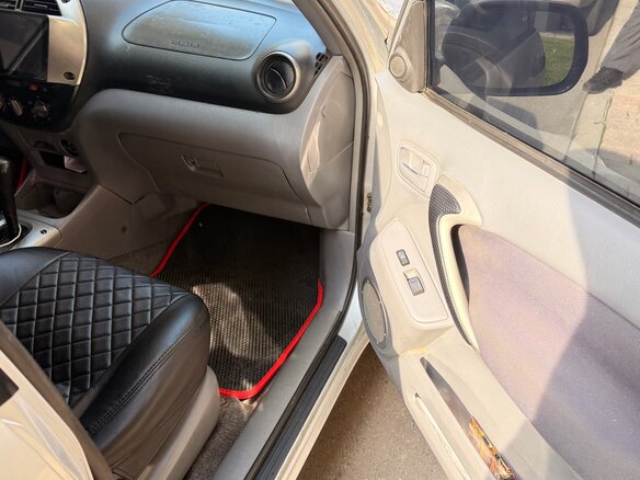 2000 Toyota RAV4 II (XA20), серебристый, 750000 рублей - вид 13