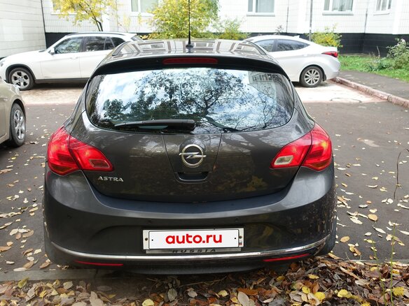 2013 Opel Astra J Рестайлинг, серый, 810000 рублей - вид 2