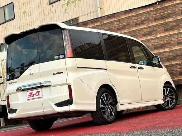 2017 Honda Stepwgn Spada V, белый, 1920000 рублей - вид 2