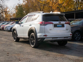 2018 Toyota RAV4 IV (XA40) Рестайлинг, белый, 2669000 рублей, вид 4