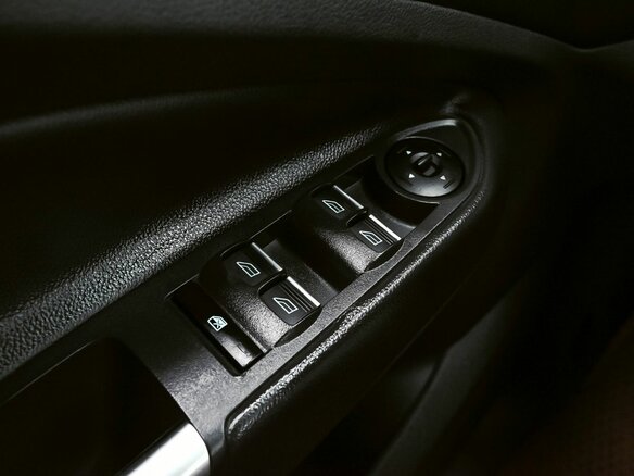 2015 Ford Kuga II, чёрный, 1179000 рублей - вид 11