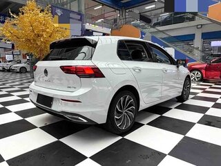 2023 Volkswagen Golf VIII, белый, 1620000 рублей, вид 4