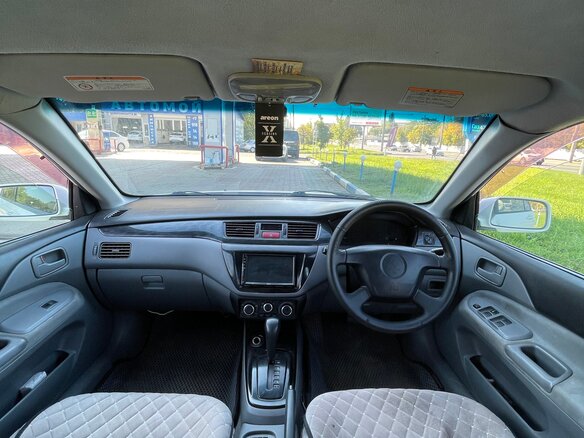 2003 Mitsubishi Lancer Cedia IX, белый, 390000 рублей - вид 5